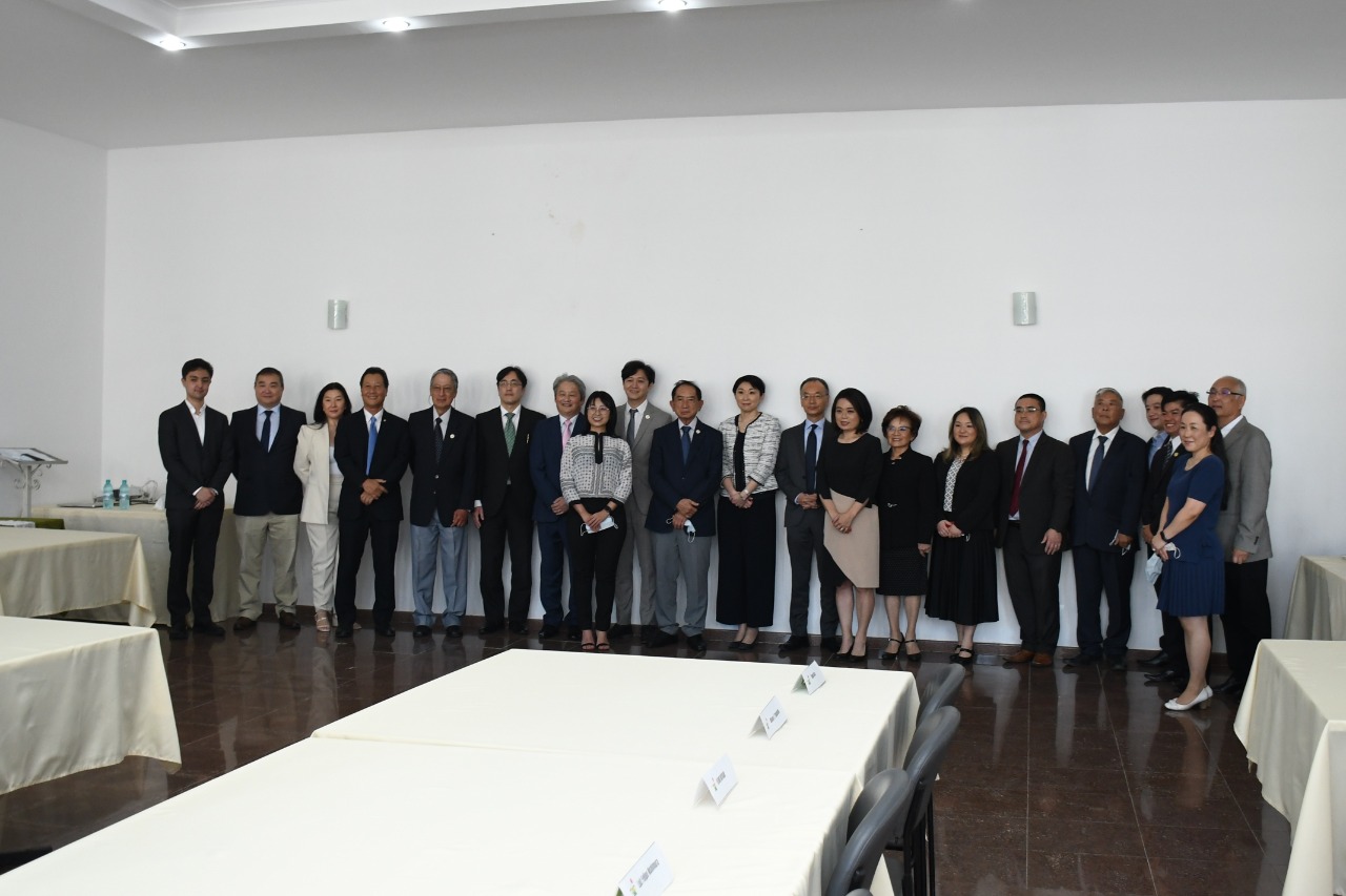 Membros da CCIBJ e delegação japonesa se reúnem após o evento